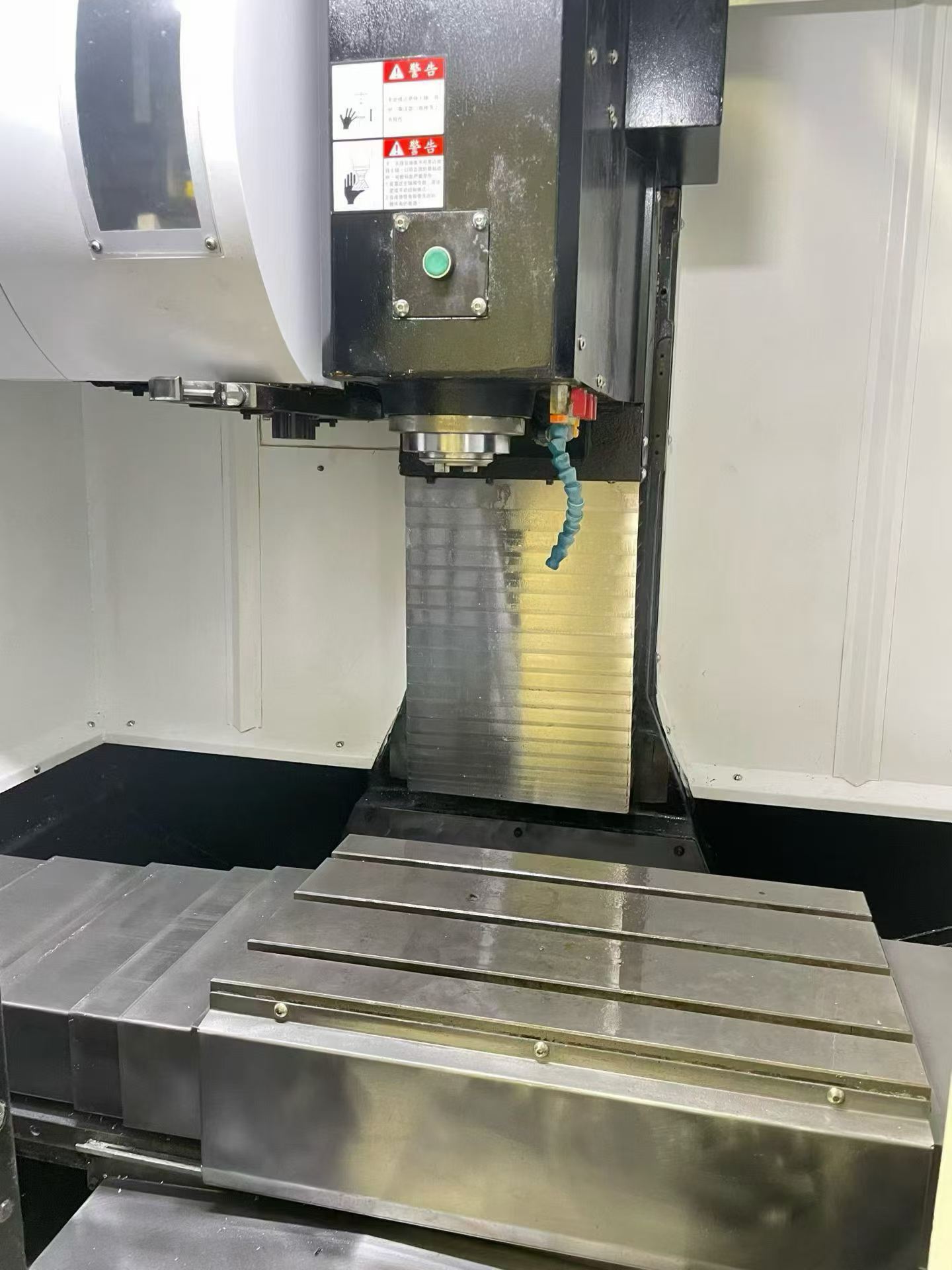Quasi-New T-Winner V 6 Vertical Machining Center with Mitsubishi M 80 Control photo 3