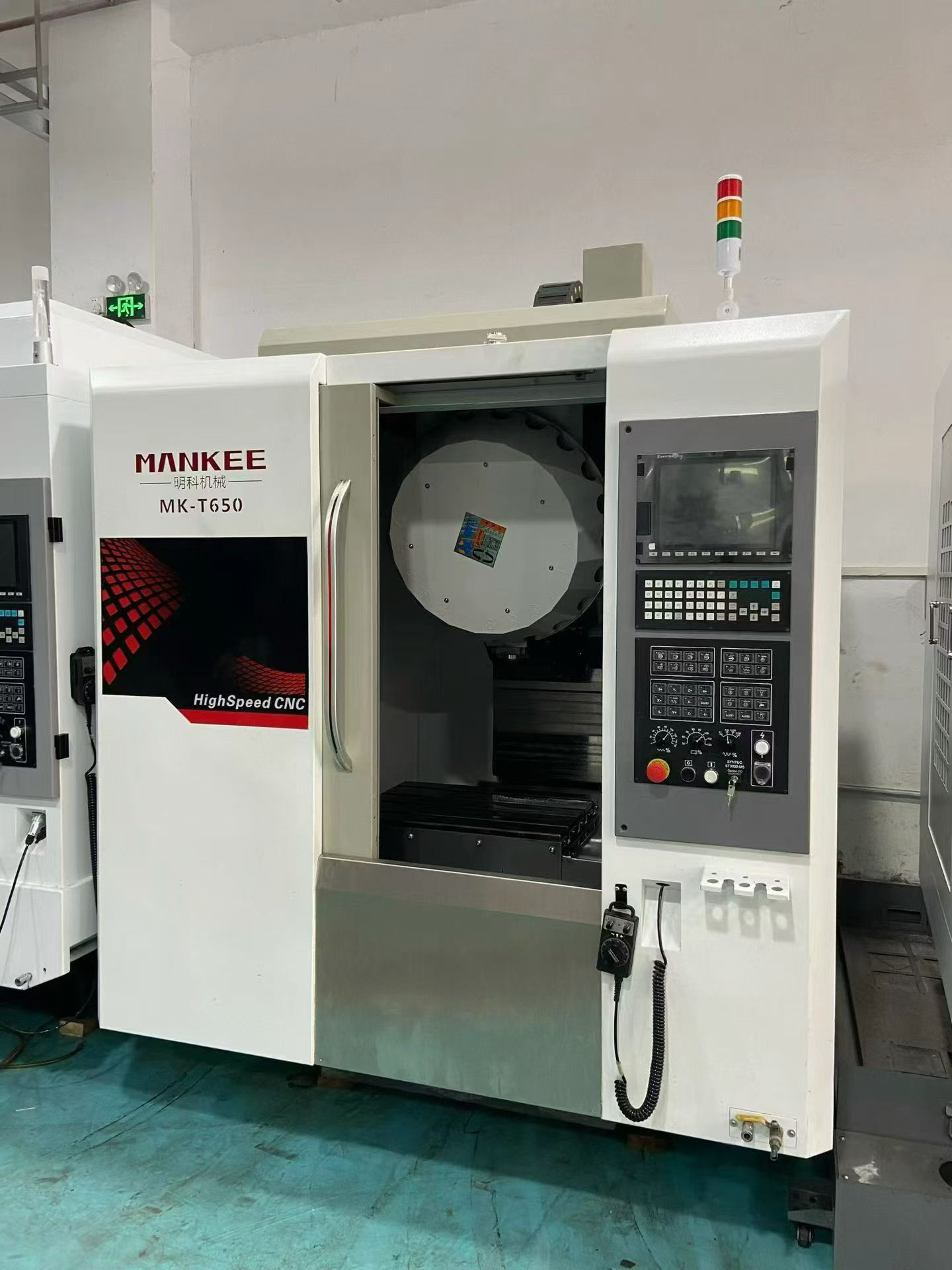 เครื่องเจาะและต๊าปเกลียว CNC Mingke T-650 มือสอง
