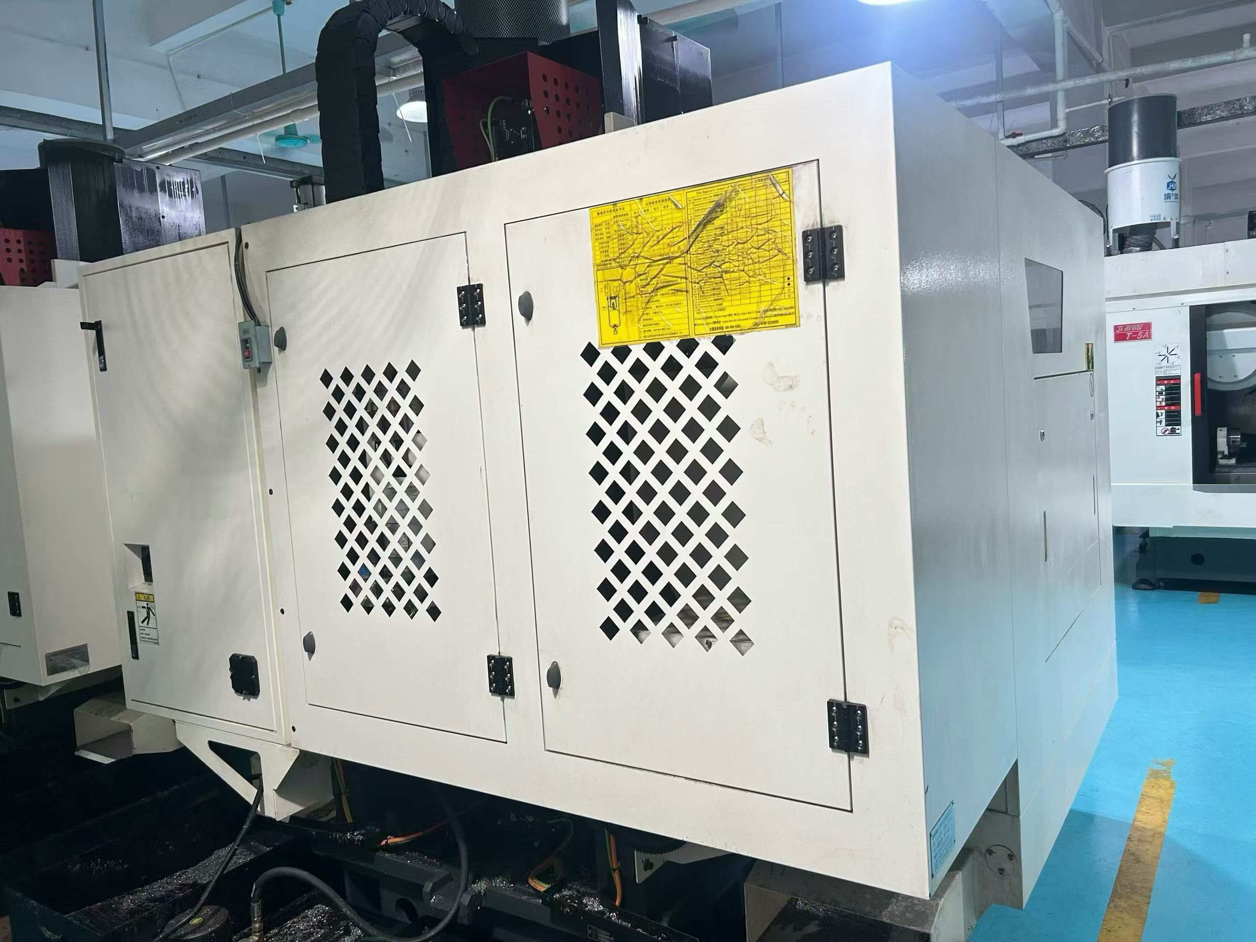 Used Qiaofeng V 8 B Vertical Machining Center with 4 th Axis photo 4
