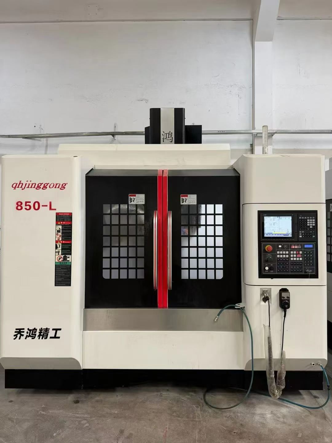 Обрабатывающий центр Qiaohong 850 б/у с Mitsubishi M 80