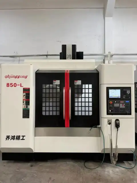 Centro de mecanizado Qiaohong 850 usado con Mitsubishi M 80