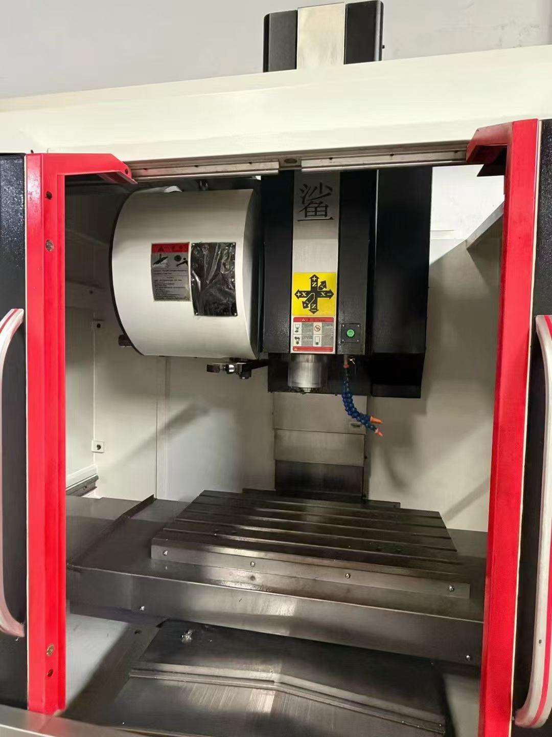 Used Qiaohong 850 Machining Center with Mitsubishi M 80 photo 3