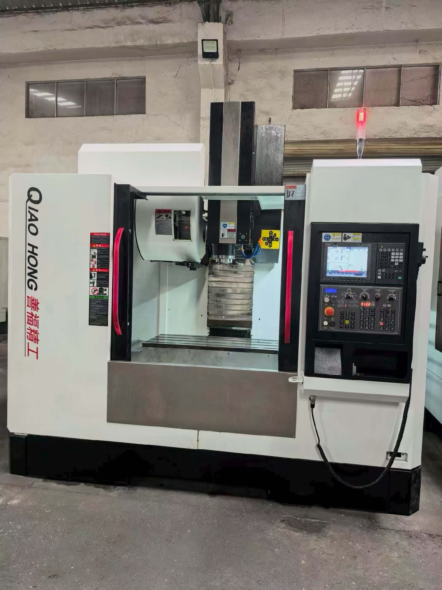 Used Qiaohong V 850 Vertical Machining Center with Mitsubishi M 80 V photo 1
