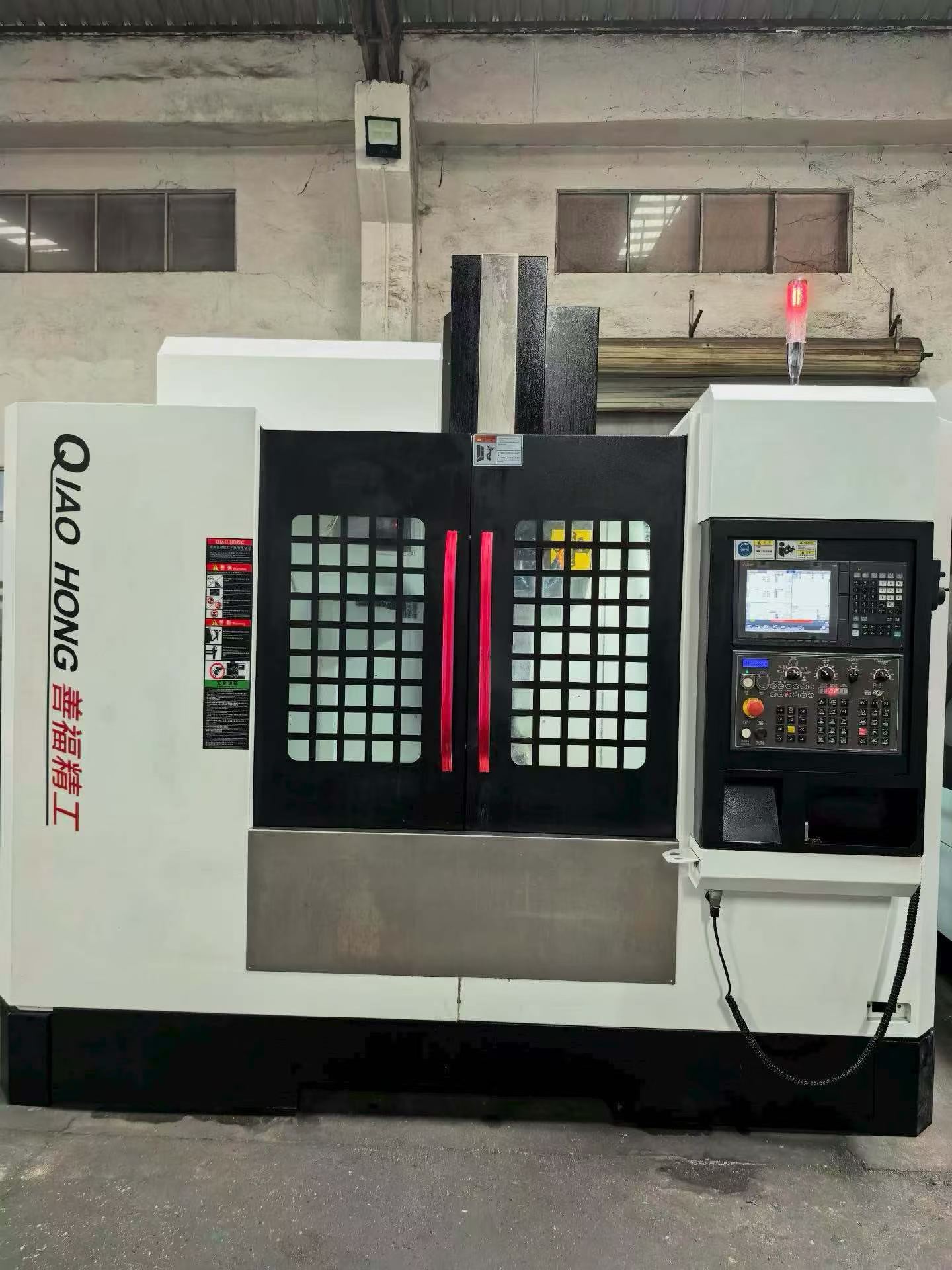 Used Qiaohong V 850 Vertical Machining Center with Mitsubishi M 80 V photo 2