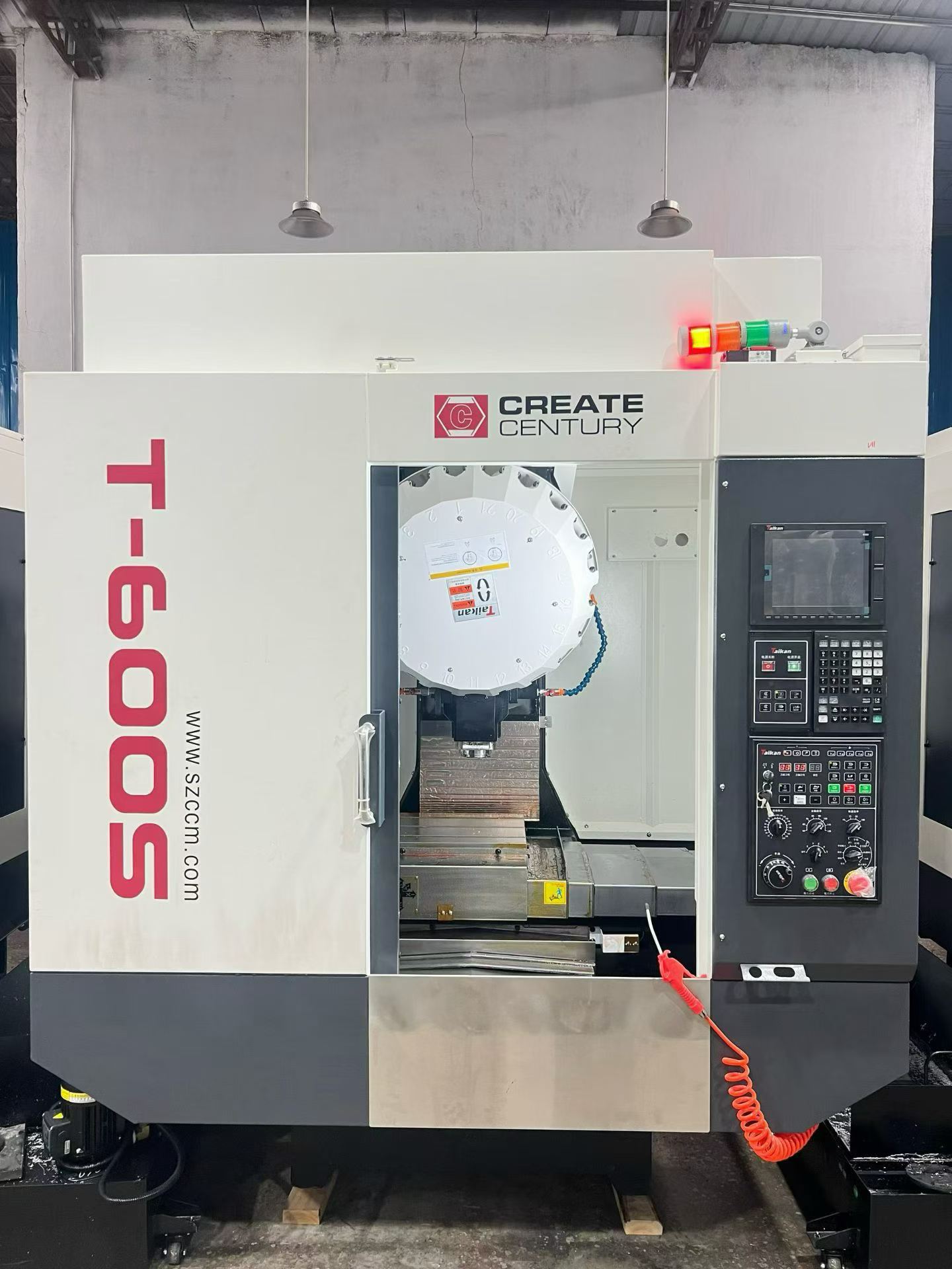 Used Taiqun T 600 S Vertical Machining Center with Mitsubishi M 80 A photo 2