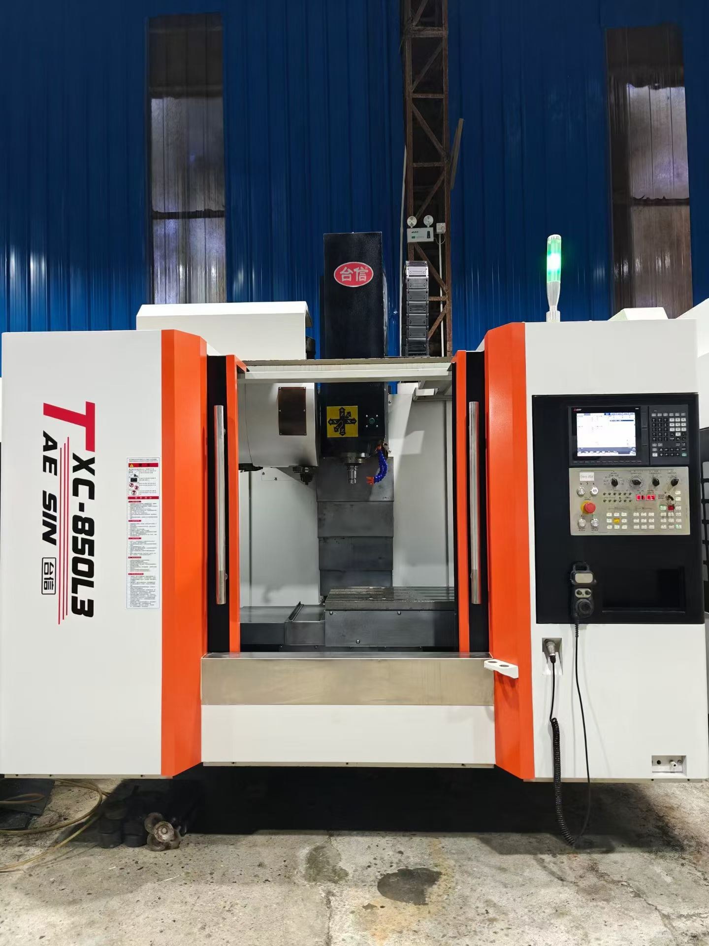 Used Taixin 850 Vertical Machining Center with Mitsubishi M 80 photo 1
