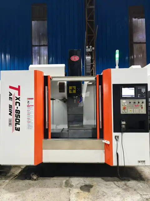 Centro de mecanizado vertical Taixin 850 usado con Mitsubishi M 80