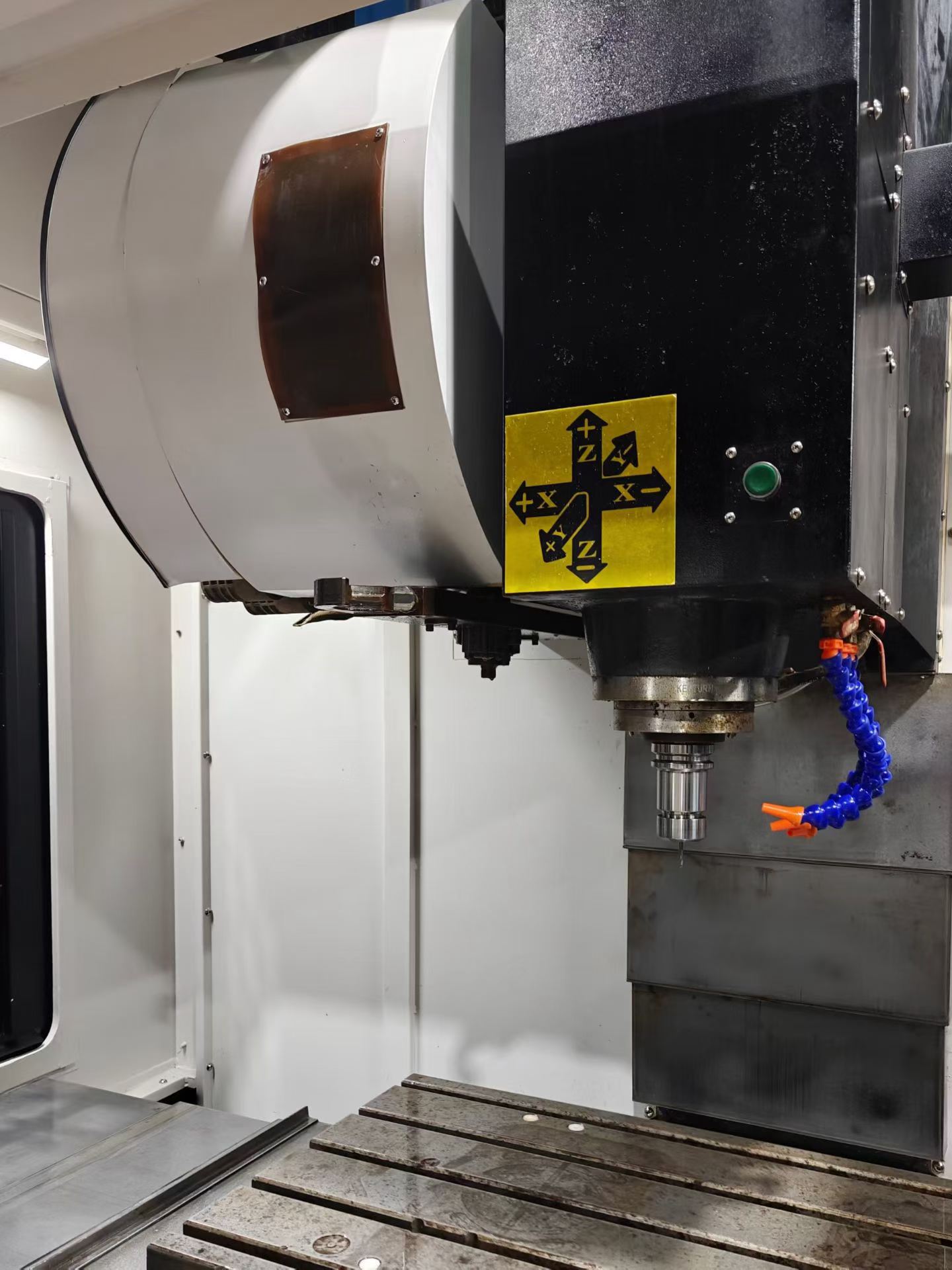 Used Taixin 850 Vertical Machining Center with Mitsubishi M 80 photo 3