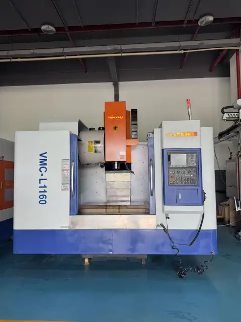 مركز تصنيع عمودي Shi Xing Hong 1160 مستعمل مع FANUC Plus