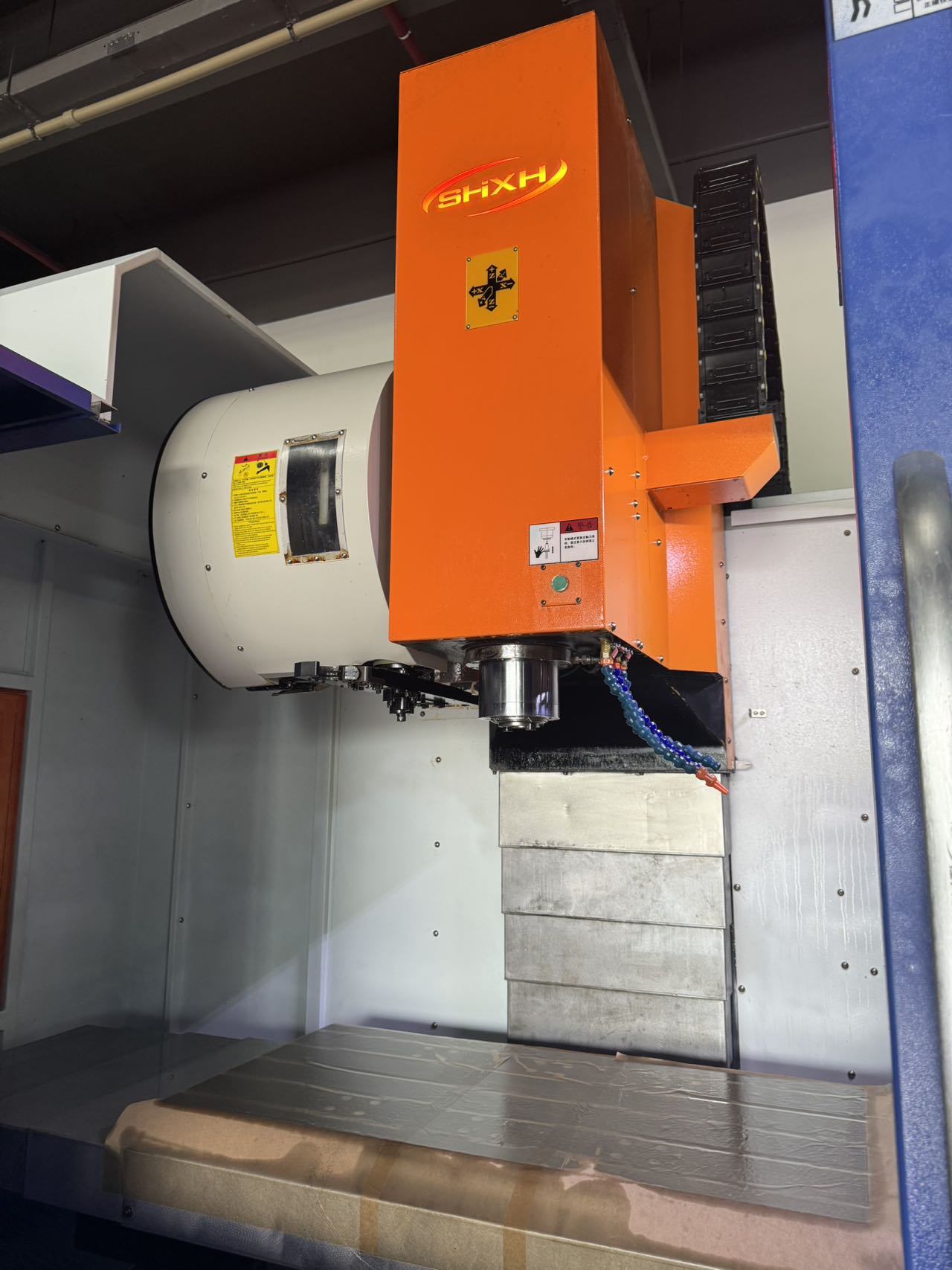 Used Shi Xing Hong 1160 Vertical Machining Center with FANUC Plus photo 5