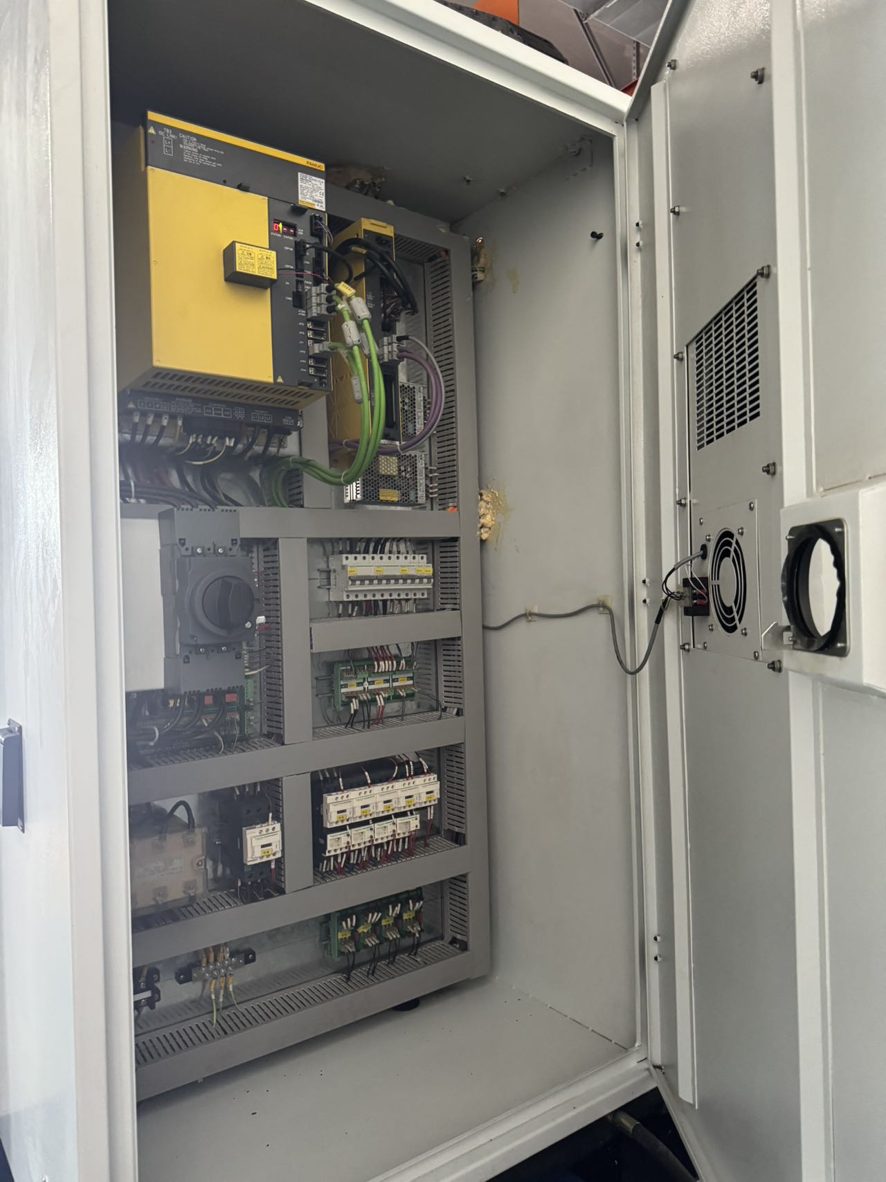 Used Shi Xing Hong 1160 Vertical Machining Center with FANUC Plus photo 9