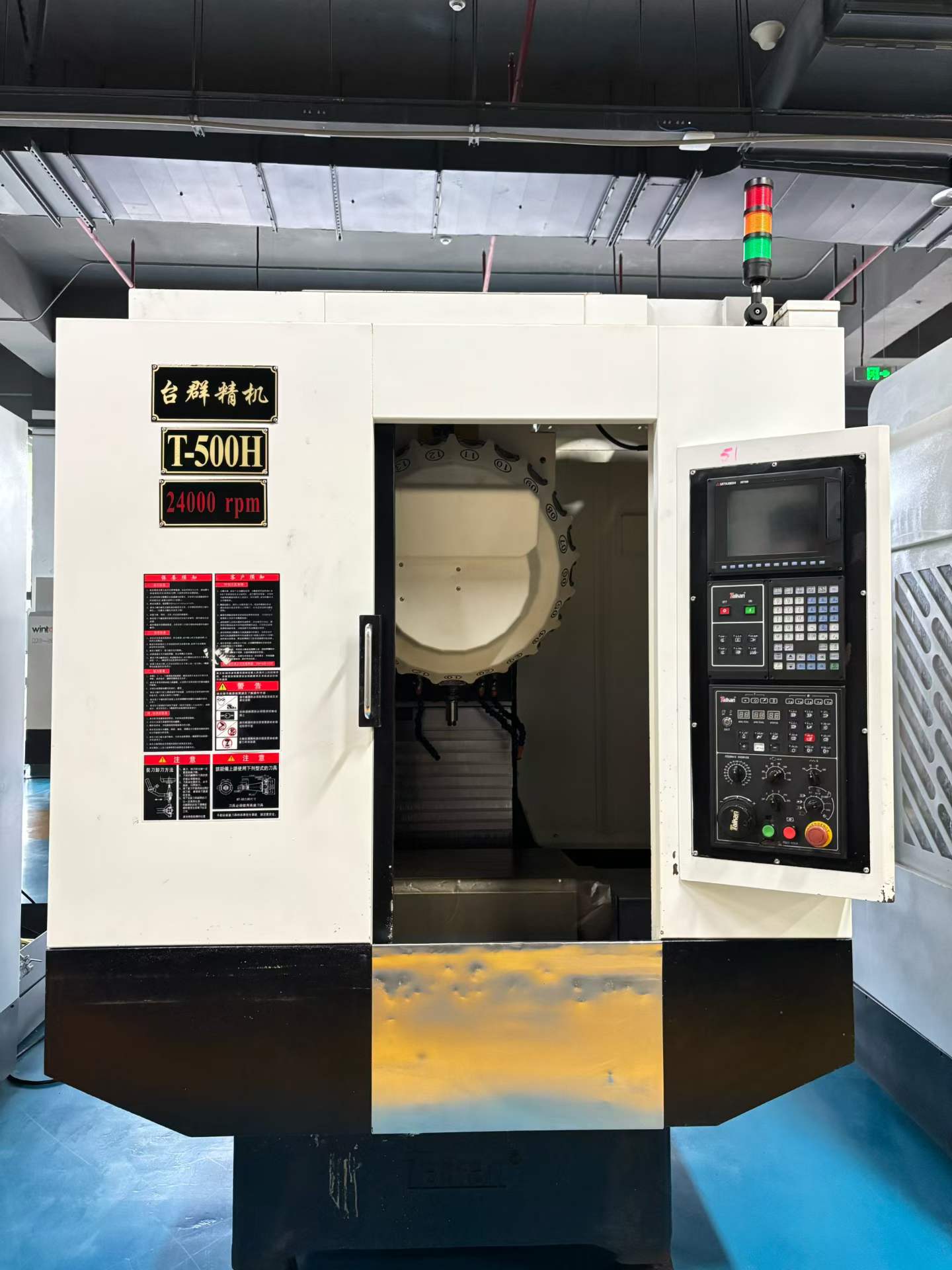 Used Taiqun T 500 Machining Center with Mitsubishi M 700, 24000 rpm, 21-Tool Magazine