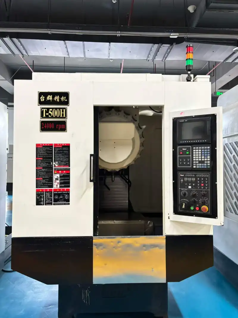 Used Taiqun T 500 Machining Center with Mitsubishi M 700, 24000 rpm, 21-Tool Magazine photo 1