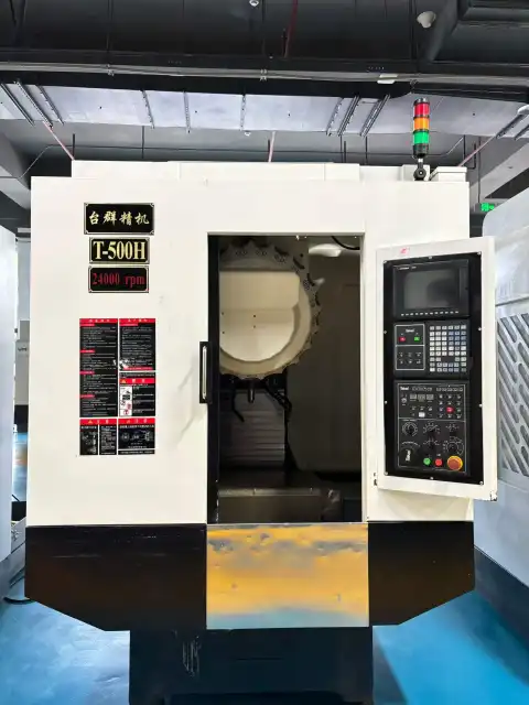 Used Taiqun T 500 Machining Center with Mitsubishi M 700, 24000 rpm, 21-Tool Magazine