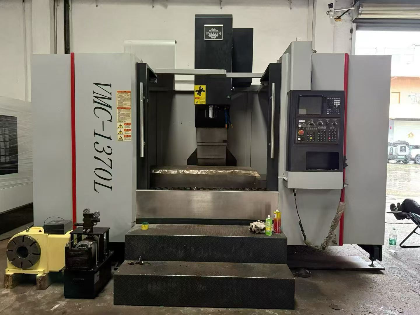 Used Heavy-Duty 1370 L Vertical Machining Center with Mitsubishi M 80 Control photo 2