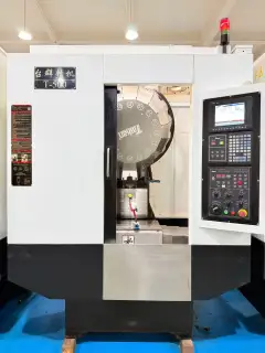 Used T-KING T-500 Vertical Machining Center with Mitsubishi M 70 photo 3