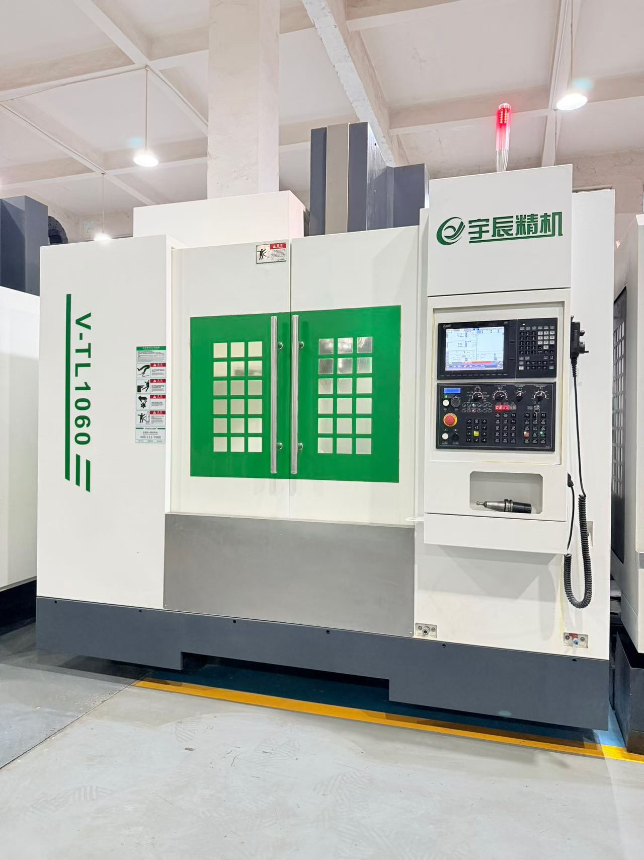 Used Yuchen V-TL 1060 Vertical Machining Center with Mitsubishi M 80 photo 3