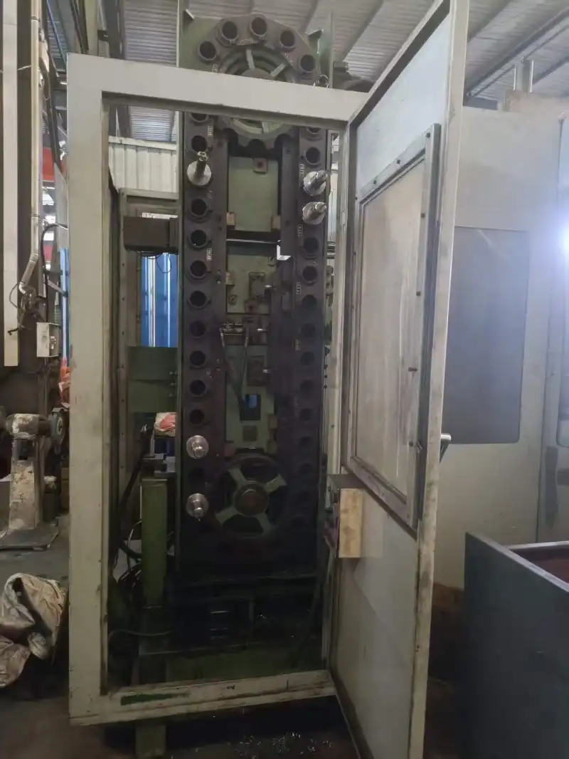 Used Dual-Station Machining Center with FANUC 18 i-MB Control and BT50 Spindle photo 1