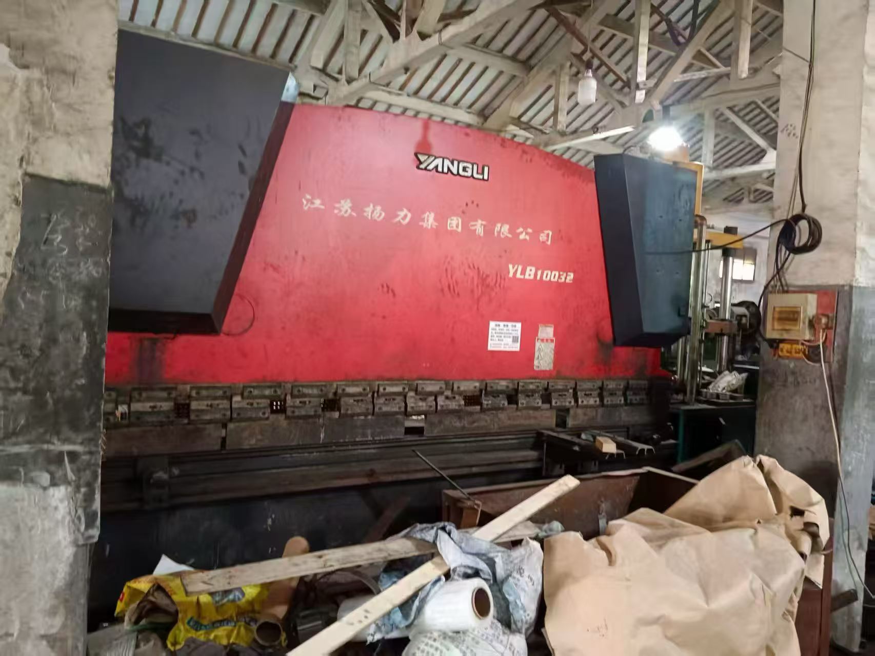 Used Yangli 100 Ton 3.2 m Press Brake photo 1