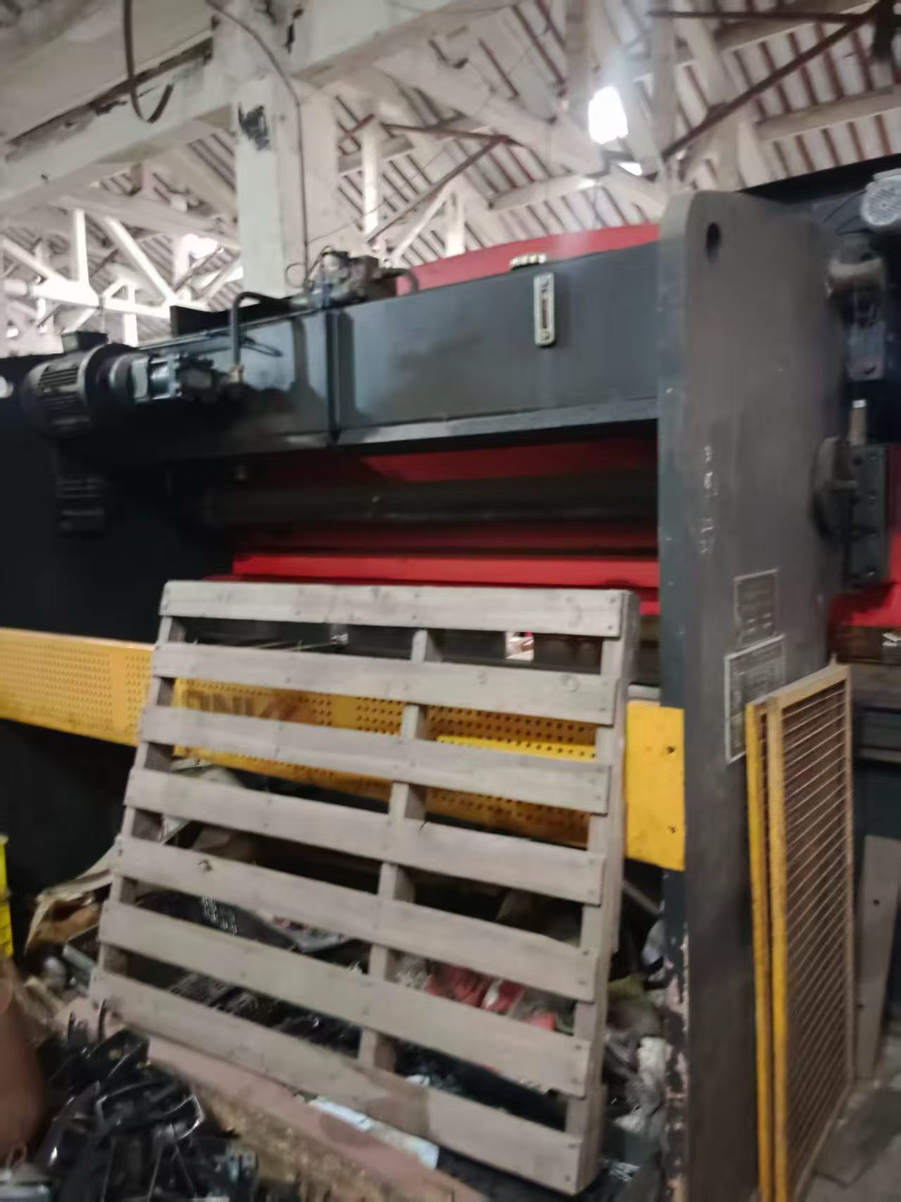 Used Yangli 100 Ton 3.2 m Press Brake photo 3