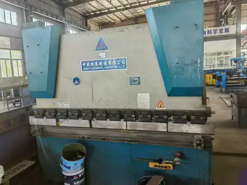 مكبس ثني Zhongya مستعمل 125 طن 2.5 متر