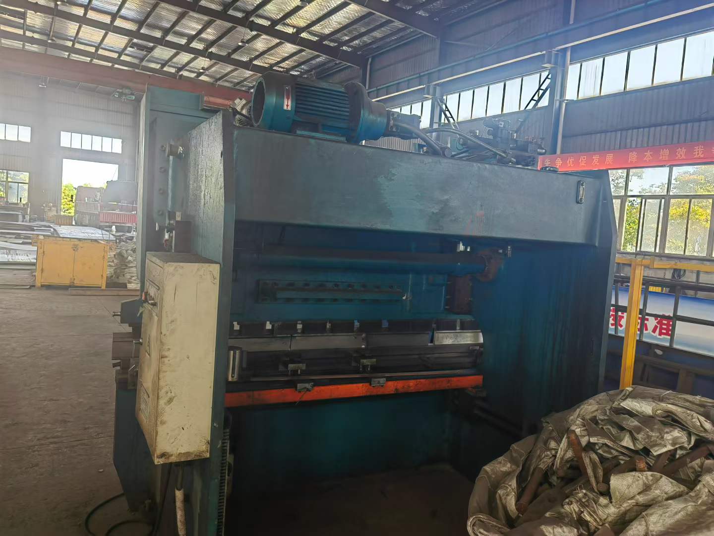 Used Zhongya 125 Ton 2.5 Meter Press Brake photo 2