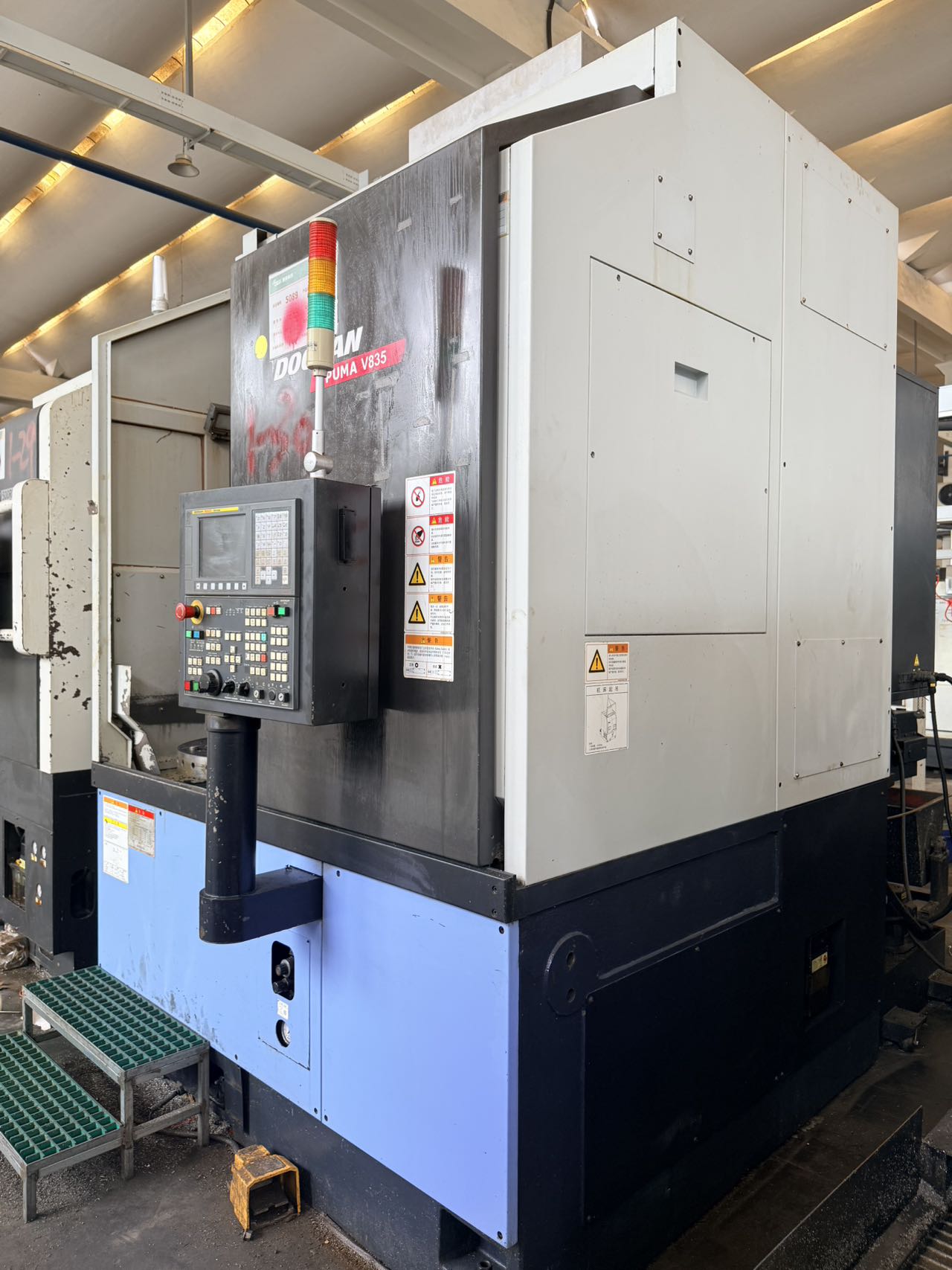 Doosan PUMA V 835 CNC Vertical Lathe photo 2