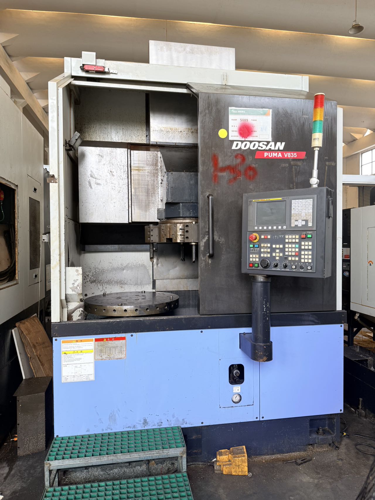 Doosan PUMA V 835 CNC Vertical Lathe photo 3