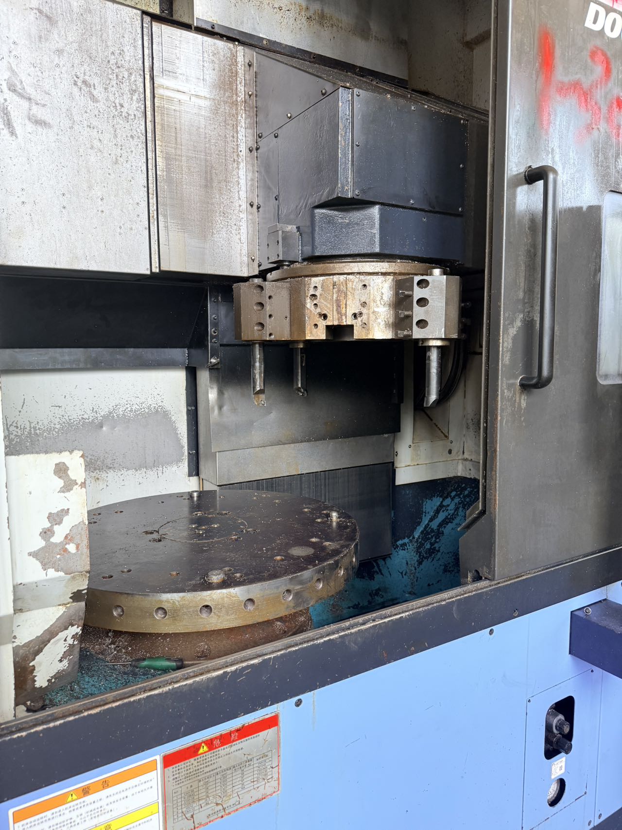 Doosan PUMA V 835 CNC Vertical Lathe photo 4