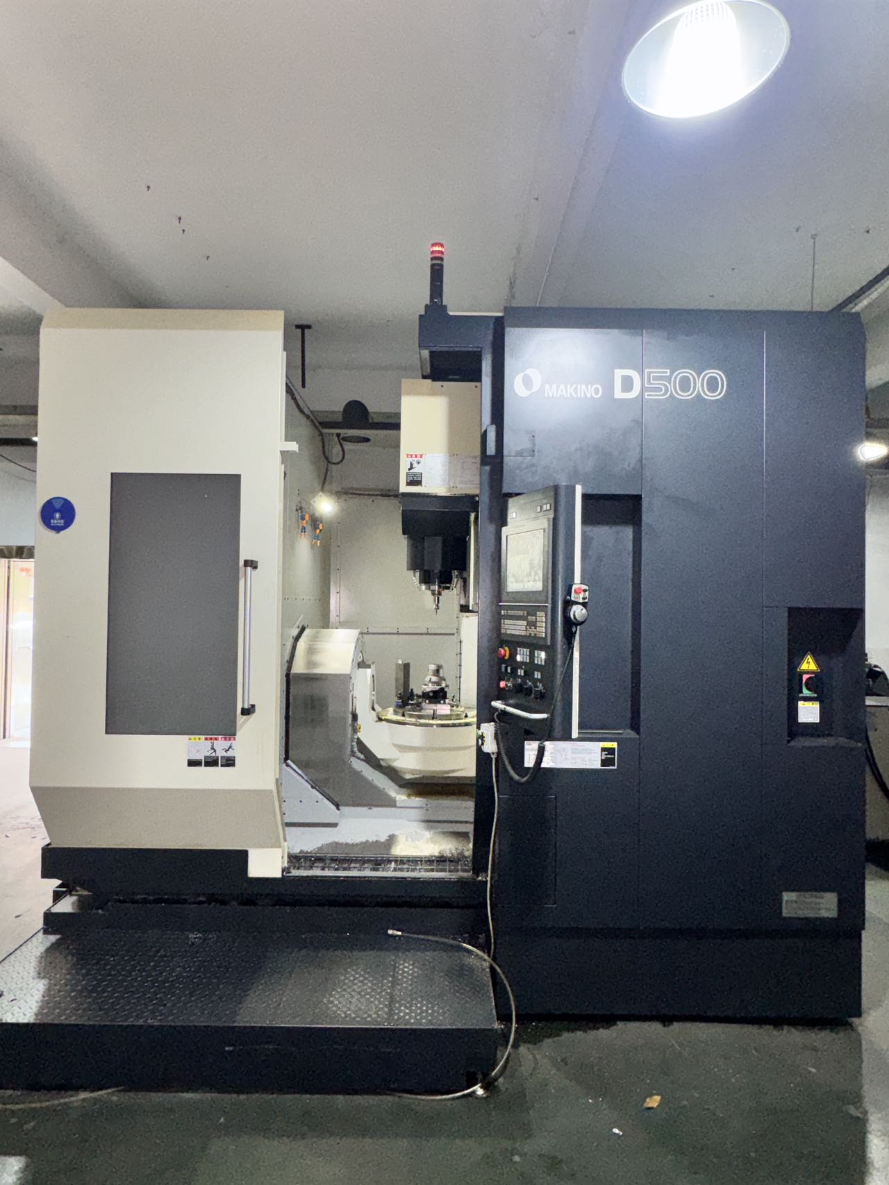 Centros de mecanizado de 5 ejes Makino D 500 usados (2023 y 2024)