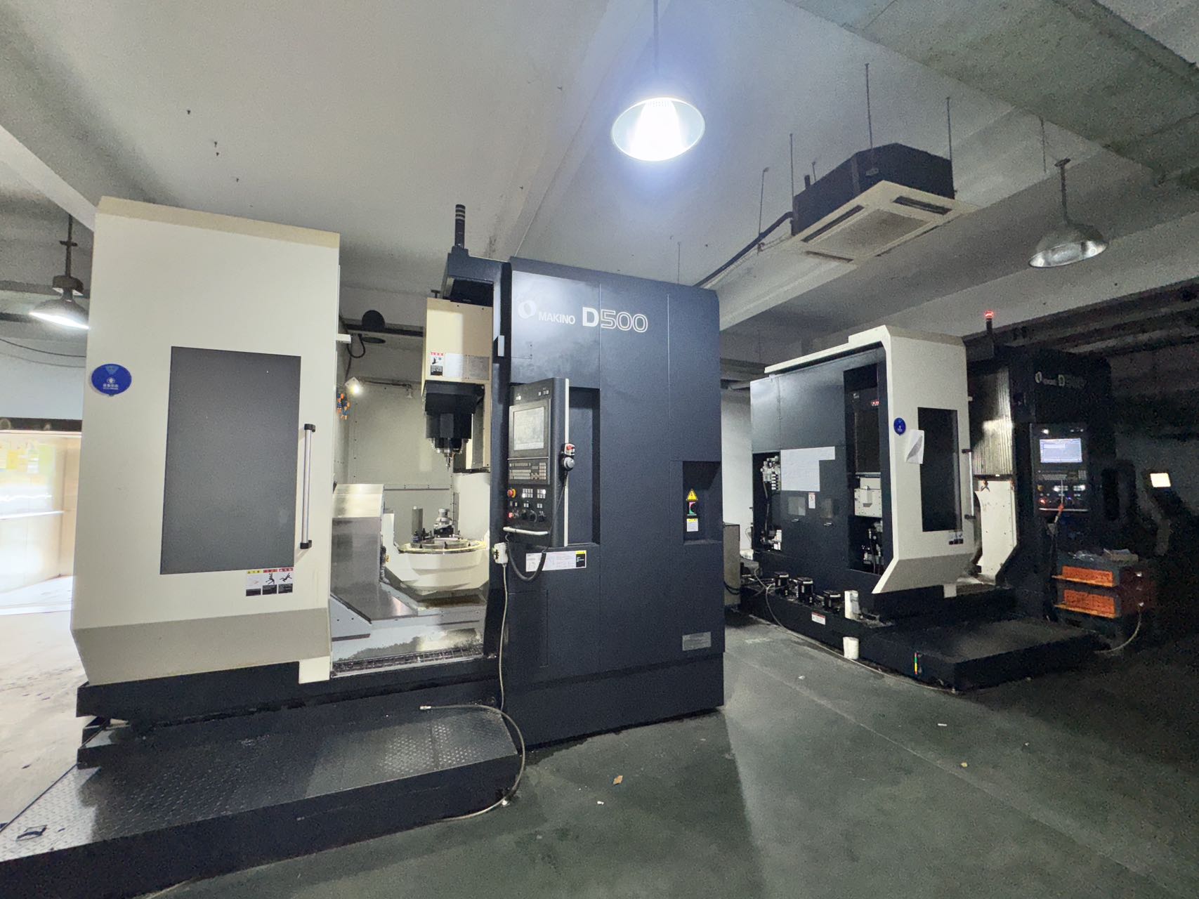 Used Makino D 500 5-Axis Machining Centers (2023 & 2024) photo 2