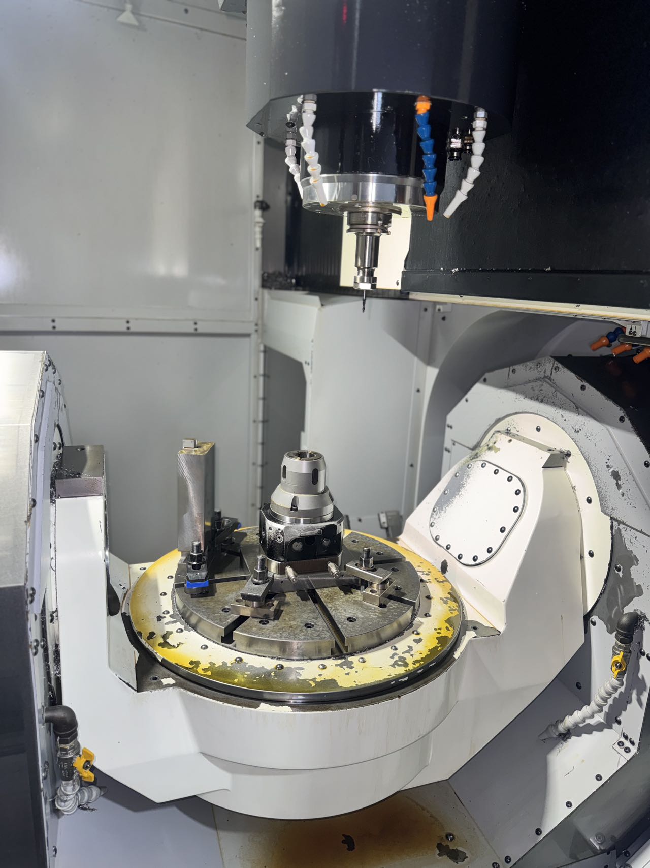 Used Makino D 500 5-Axis Machining Centers (2023 & 2024) photo 4