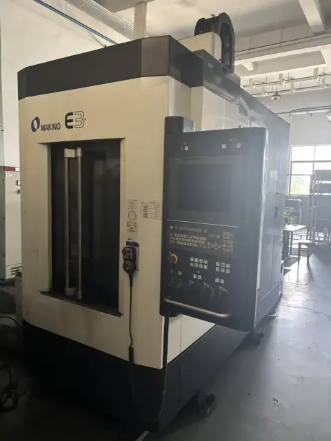 Centro de mecanizado Makino E 3 usado