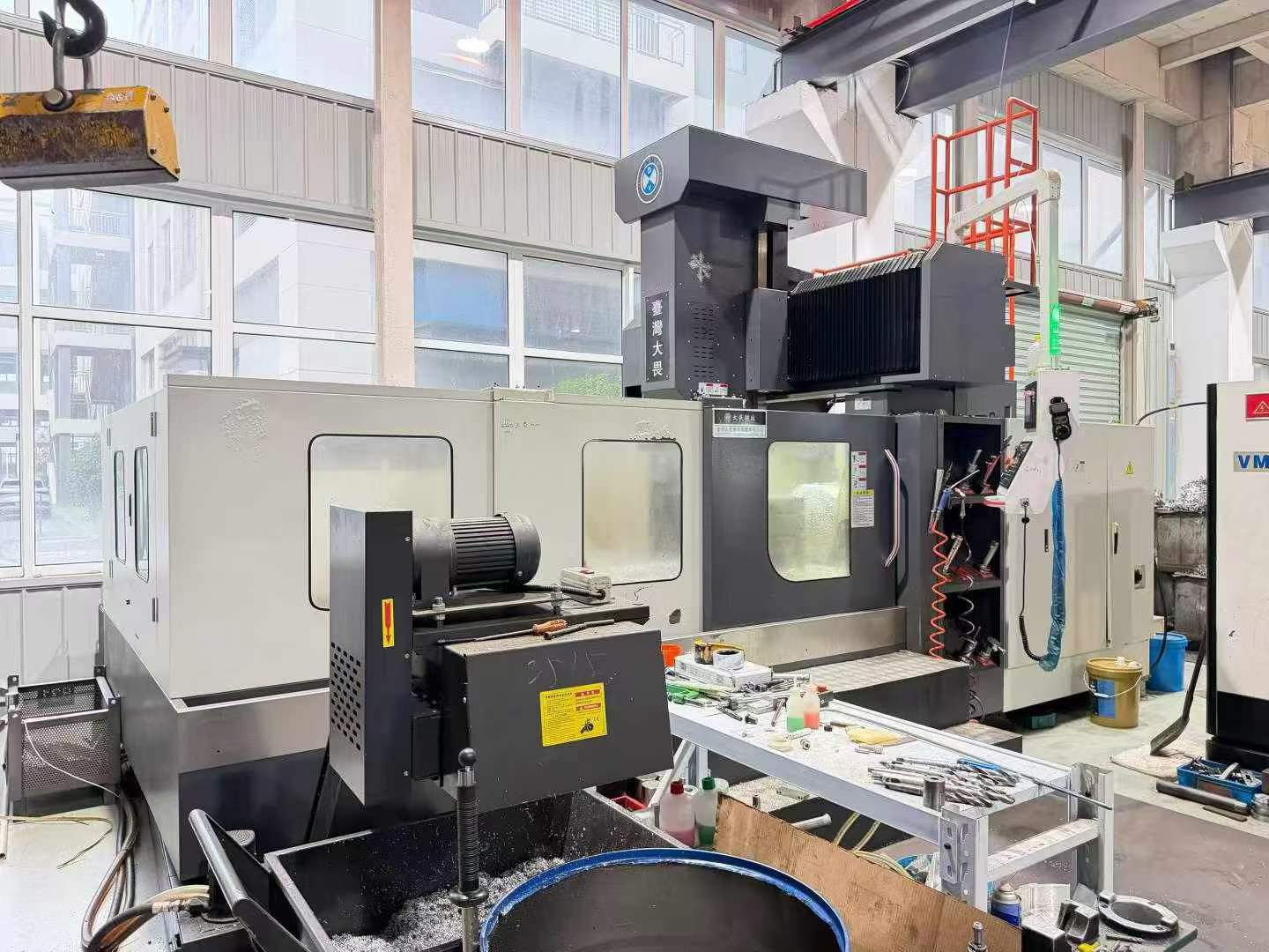 Used Taiwan Dawei 2515 Gantry Machining Center with BT50 Spindle photo 3