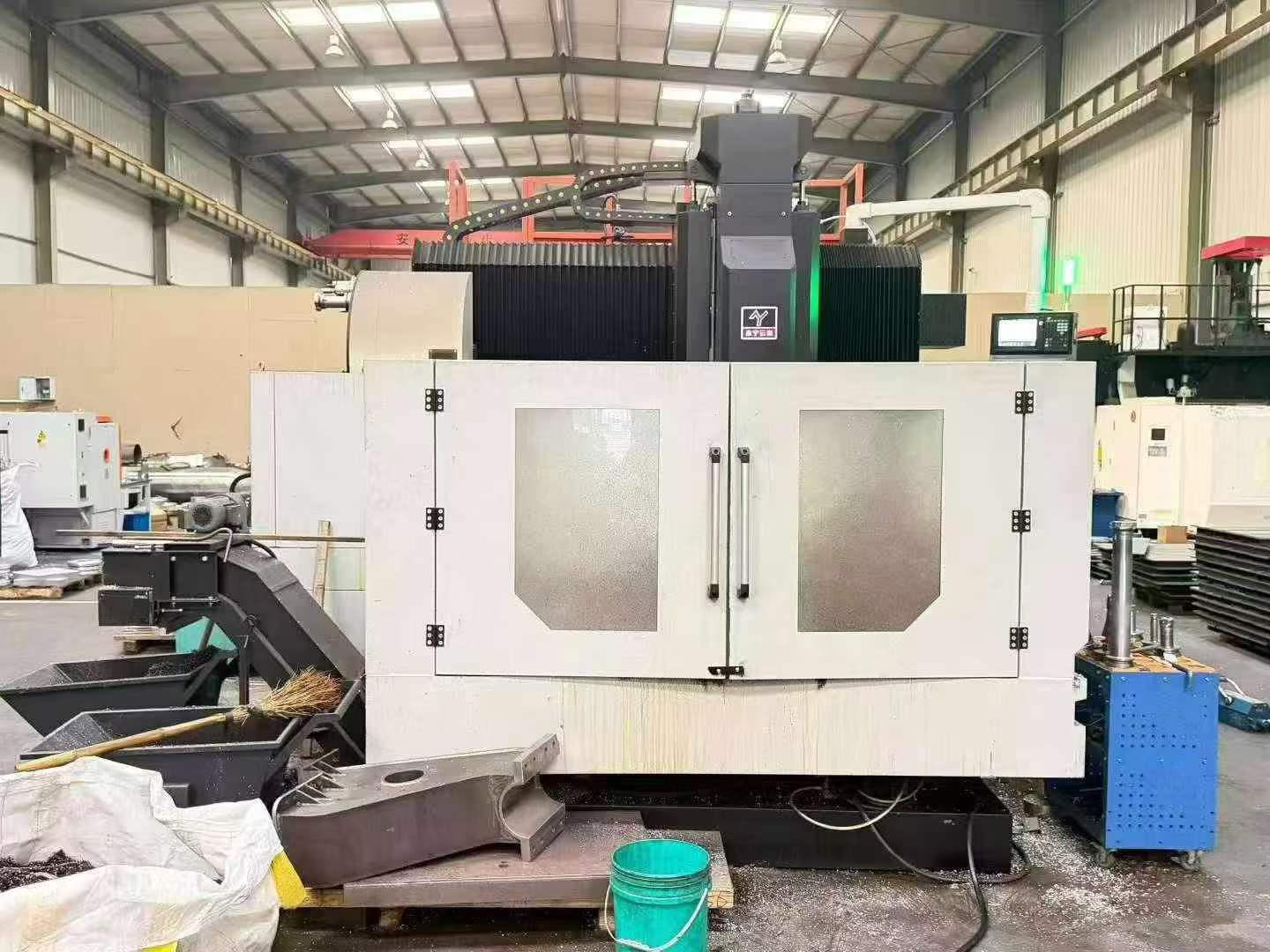 Used Yunhao 2016 Gantry Machining Center with Mitsubishi M 80 photo 2