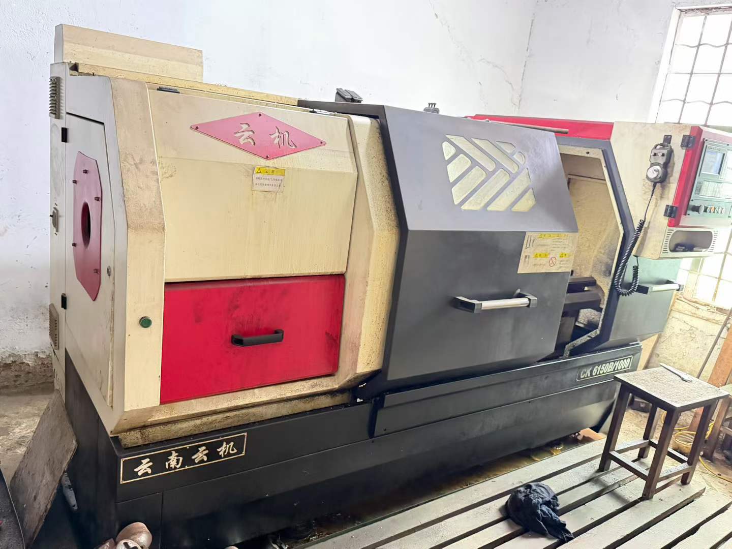 Used Yunnan CNC Lathe 6150 / 1 m