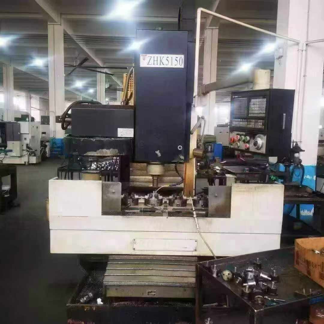 Centro de taladrado y fresado CNC Dahe 5150 usado