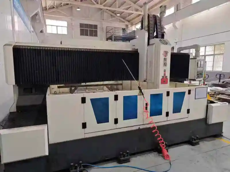 Used Dongkong 2.5 m x 3 m Gantry Drilling & Milling Machine with GSK 980 MDi photo 1