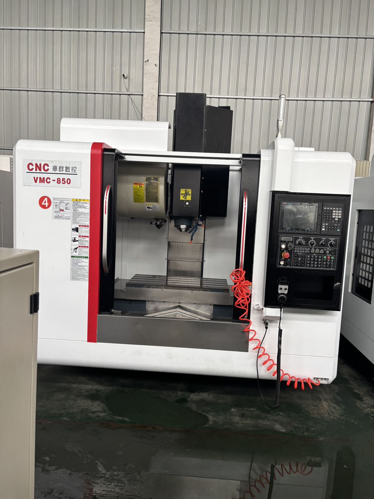 مركز تصنيع عمودي Huaqun VMC-850 مستعمل