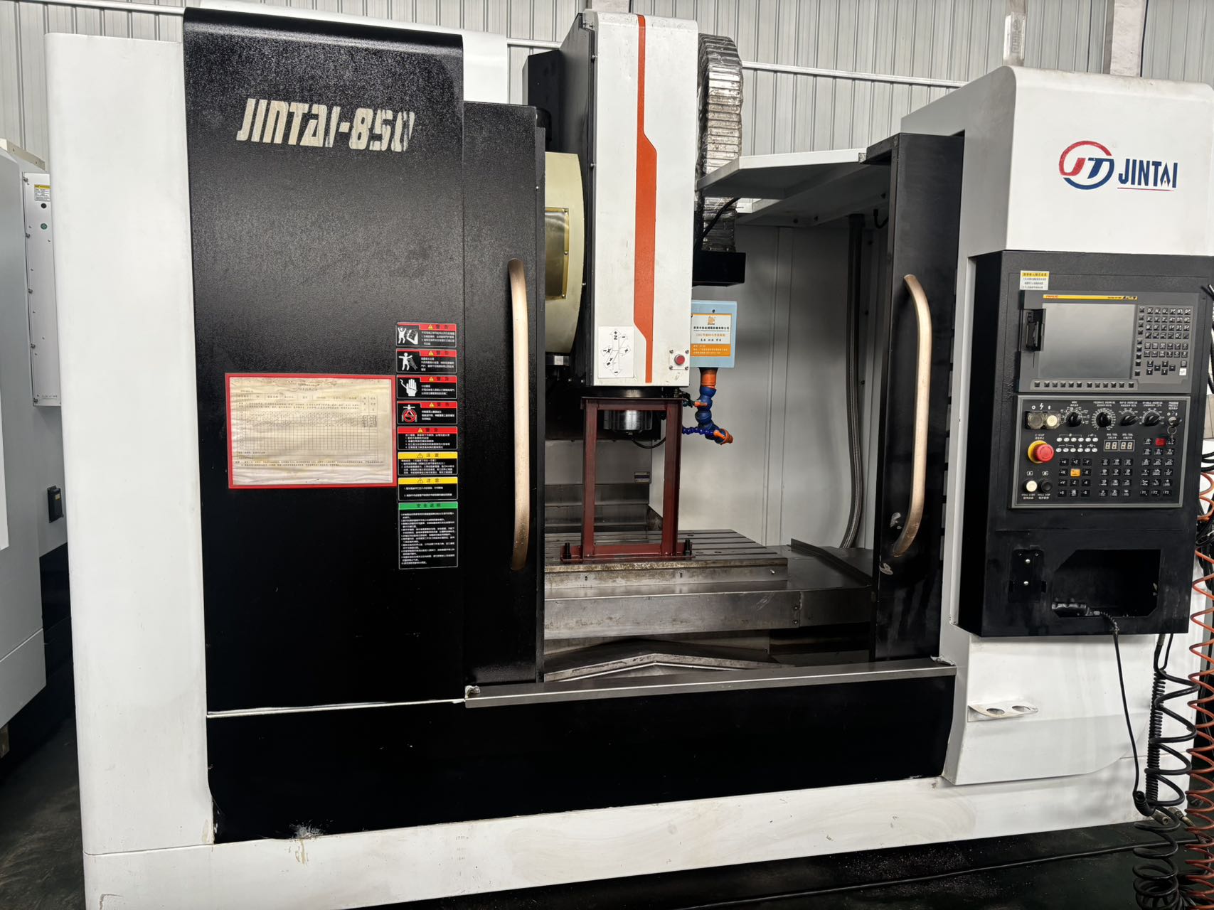 مركز تصنيع عمودي Jintai 850 مع نظام التحكم FANUC 0i-MF Plus