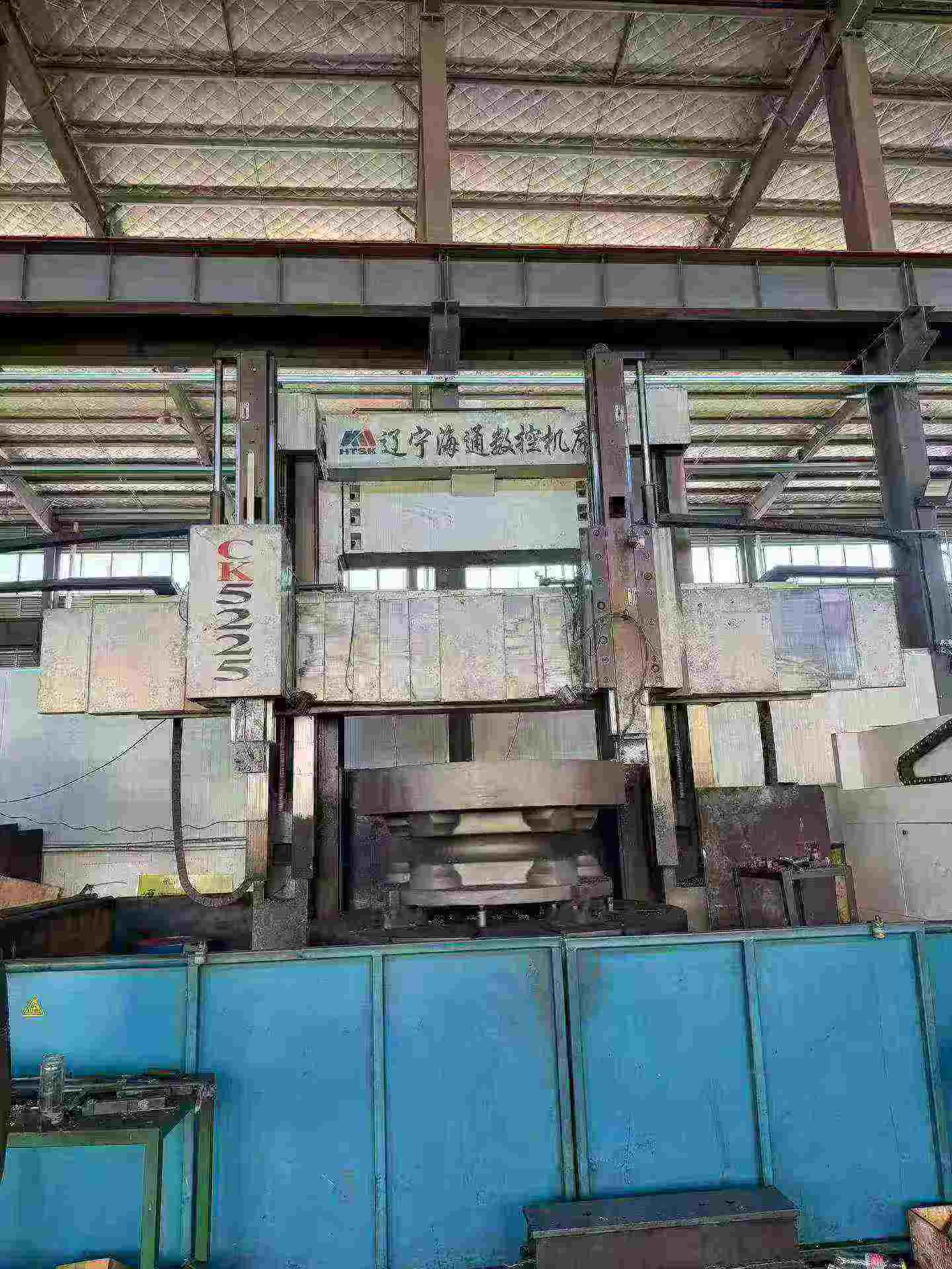 مخرطة عمودية CNC Liaoning Haitong 5225 موديل 2021 مع نظام تحكم Siemens