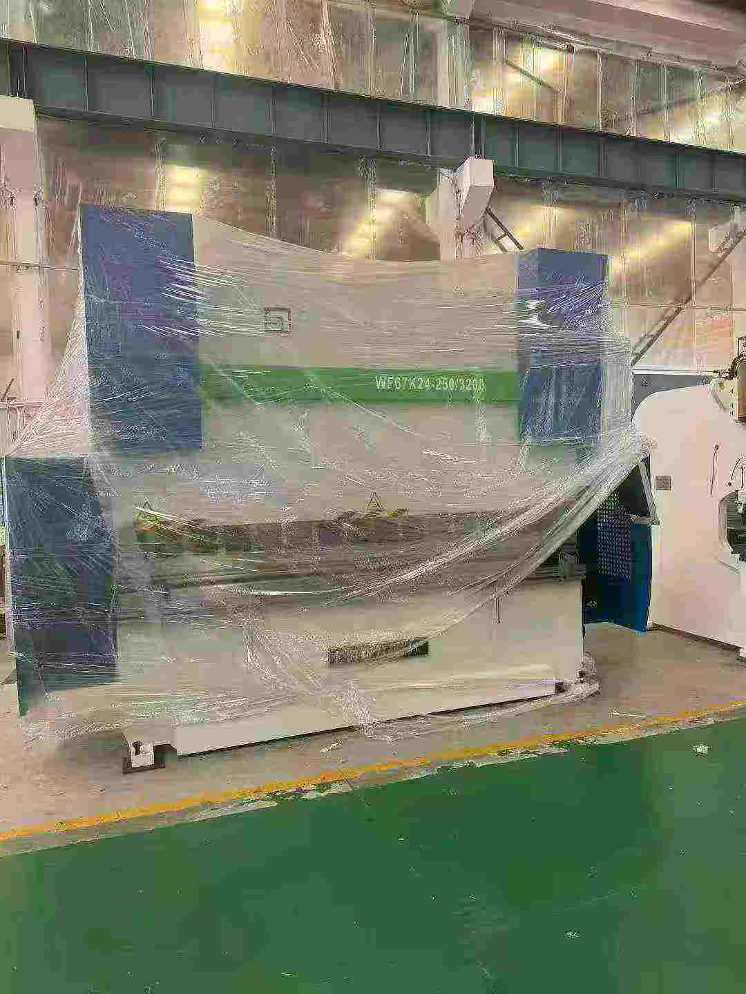 Brand New Shanghai Xinli 250 T x 3.2 m CNC Press Brake with DELEM 53 T photo 1