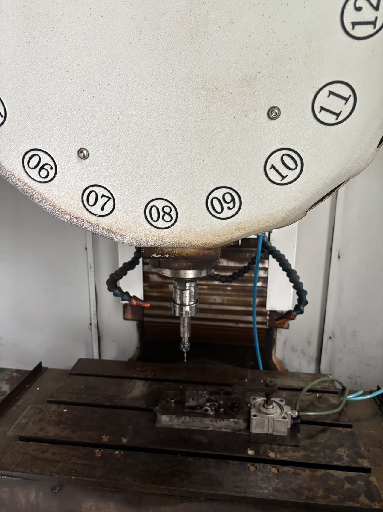 Used TC 540 Drilling and Tapping Center with SYNTEC photo 2