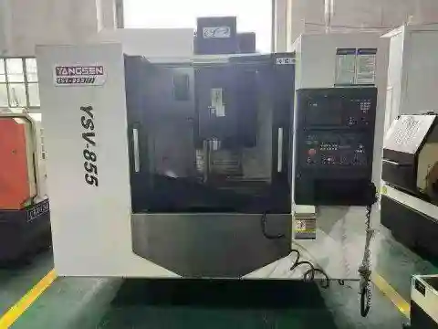Centro de mecanizado Yangsen 855 usado con Mitsubishi M 80