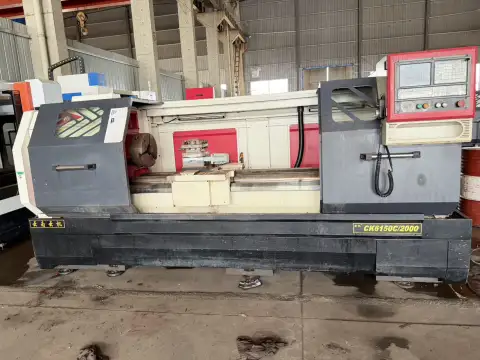 مخرطة CNC Yunnan YUNJI 6150/2 m مع تجويف المغزل 105 mm