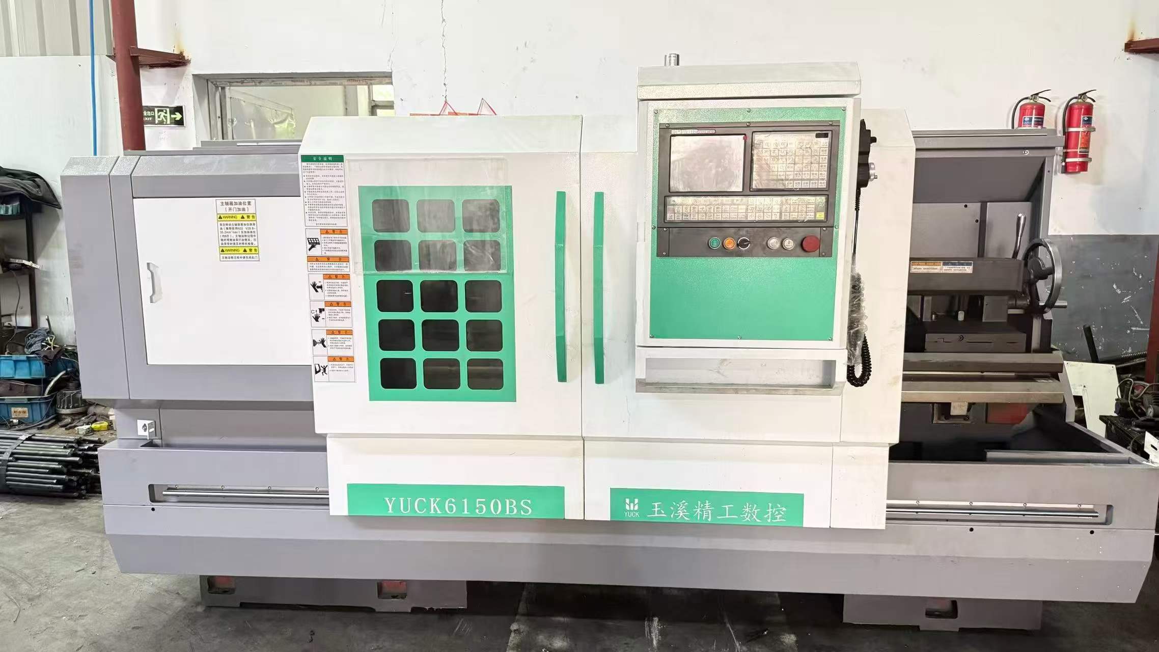 ขายเครื่องกลึง CNC Yuxi 6150 ความยาวในการกลึง 1.5 m ปี 2026