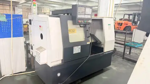 เครื่องกลึง CNC ชนิดป้อมมีด Zhejiang Jingdian 320 มือสอง (2 เครื่อง)
