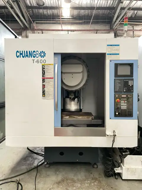 Centro de mecanizado vertical Chuangbo T-600 usado con Mitsubishi M 80