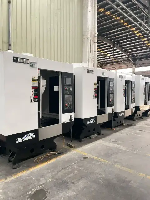 Centro de mecanizado Chuangxiang T 540 usado con control Mitsubishi M 80 A en venta