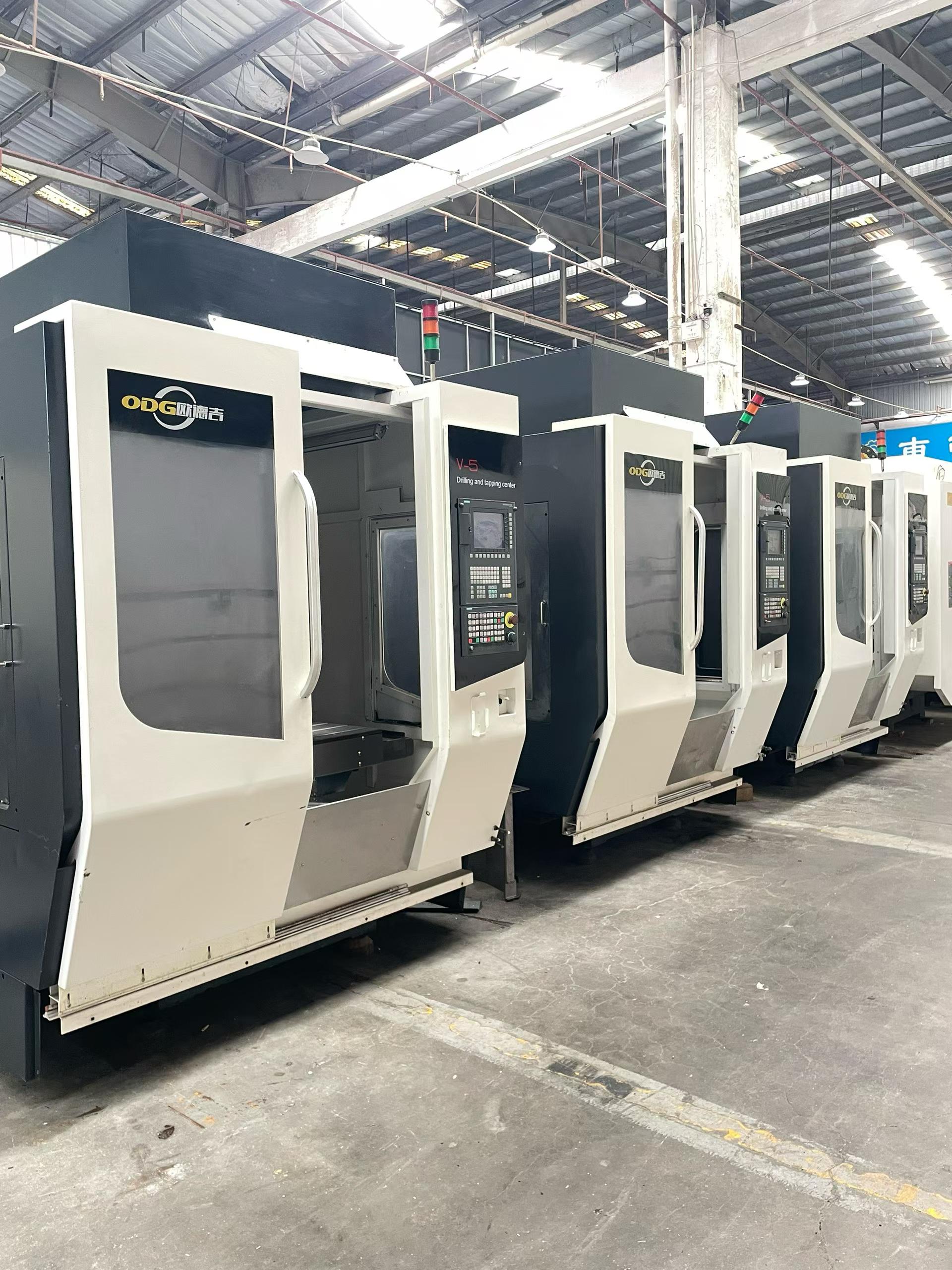 مركز تصنيع رأسي JL 500 غير مستخدم مع Siemens 828 D